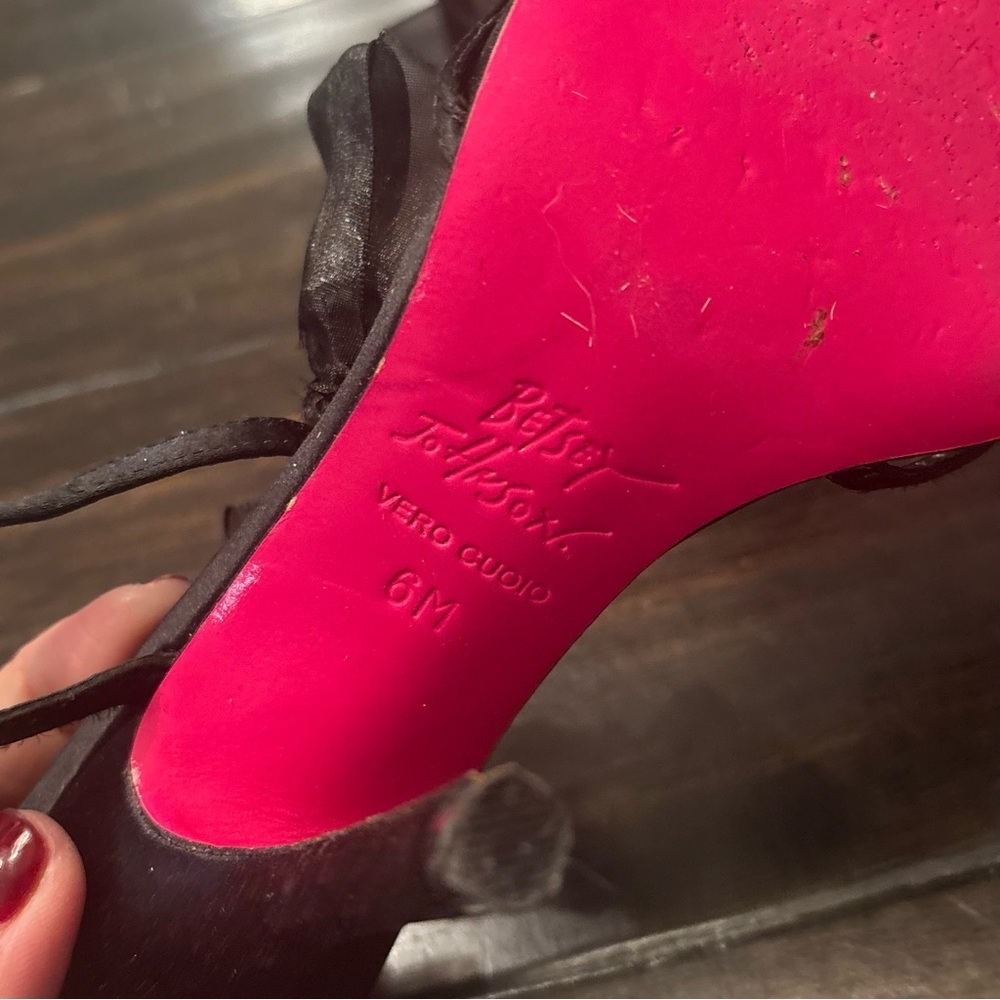 Betsy Johnson Black Lace Bow Sling Back Heels with hot pink bottoms - size 6 - Picture 6 of 7